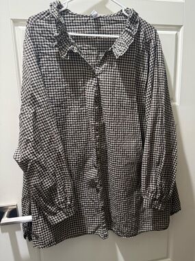 Old Navy Black and White Gingham Button-Up Blouse